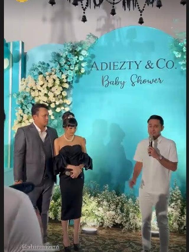 Gilang Dirga dan Adiezty Fersa menggelar acara baby shower