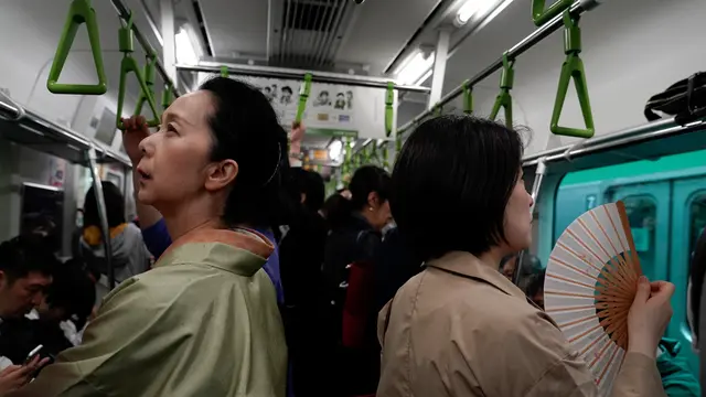 FOTO: Melihat Keseharian Warga di Pusat Kota Tokyo