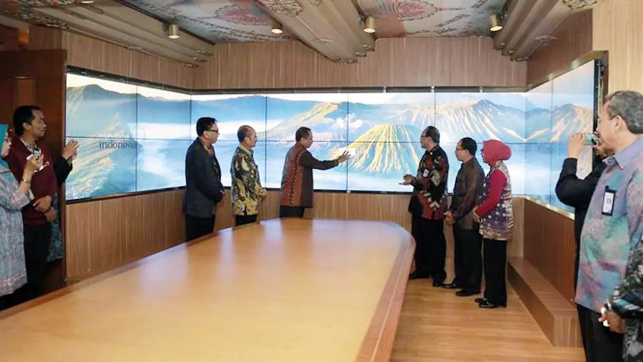 Seperti apa "ruang perang" yang berbasis teknologi digital itu bekerja? Untuk mencapai tujuan mengalahkan Malaysia tahun 2017 itu?