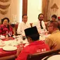 Presiden RI, Joko Widodo (tengah) saat melakukan pertemuan dengan pimpinan partai politik pendukung di Pilpres 2019, Jakarta, Kamis (9/8). Pertemuan membahas koalisi jelang pendaftaran bakal Capres/Cawapres Pilpres 2019. (Liputan6.com/Helmi Fithriansyah)