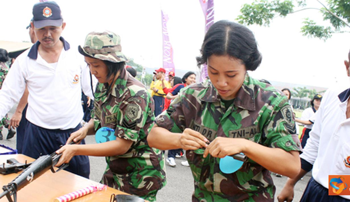 Citizen6, Bumimoro: Lomba yang bisa disebut Triatlon Versi Kowal ini, dilepas Ketua Pegurus Gabungan Jalasenastri Kobangdikal, Rahayuningsih Sadiman. Triathlon versi Kowal tersebut dilaksanakan secara beregu. (Pengirim: Penkobangdikal)