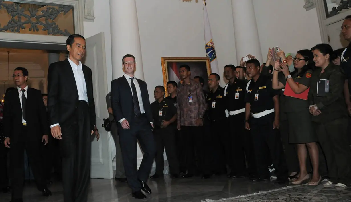 Pendiri sekaligus CEO Facebook, Mark Zurkerberg menemui Presiden terpilih Jokowi di Balaikota, Jakarta, (13/10/14). (Liputan6.com/Herman Zakharia) 