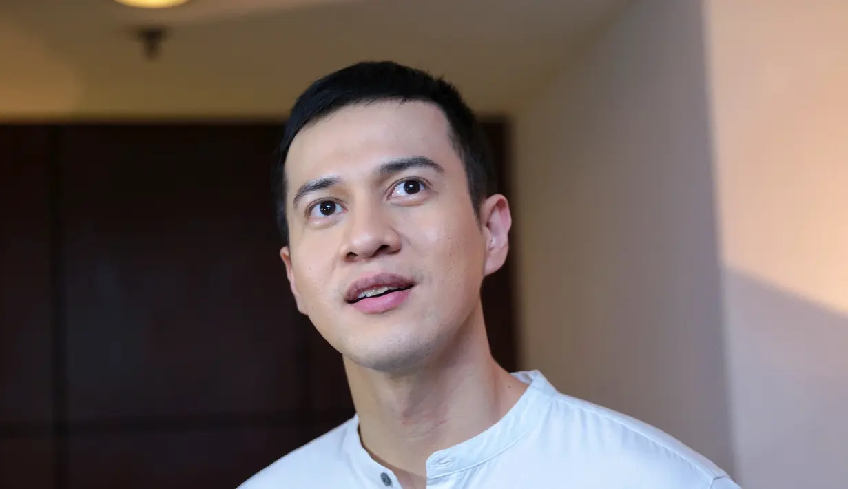 Herjunot Ali saat hadir dalam syukuran jelang syuting perdananya Senin (15/5) di Hotel Aston Marina, Jakarta Utara. Film genre komedi itu dibintangi oleh Miller Khan, Babe Chabita dan Indah Permatasari. (Adrian Putra/Bintang.com)