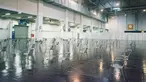Area tunggu terlihat di pusat vaksinasi COVID-19 di pusat pameran Essen di Essen, Jerman (12/12/2020). Pusat vaksinasi yang sedang dibangun itu diperkirakan memiliki kapasitas lebih dari 2.000 vaksinasi per hari ketika mulai beroperasi. (Xinhua/Tang Ying)