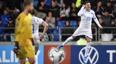 Striker Italia, Stephan El Shaarawy berselebrasi usai mencetak gol ke gawang Liechtenstein pada Grup J Kualifikasi Piala Eropa 2020 di Vaduz, Liechtenstein (15/10/2019). Italia menang telak 5-0 atas Liechtenstein. (Gian Ehrenzeller/Keystone via AP)