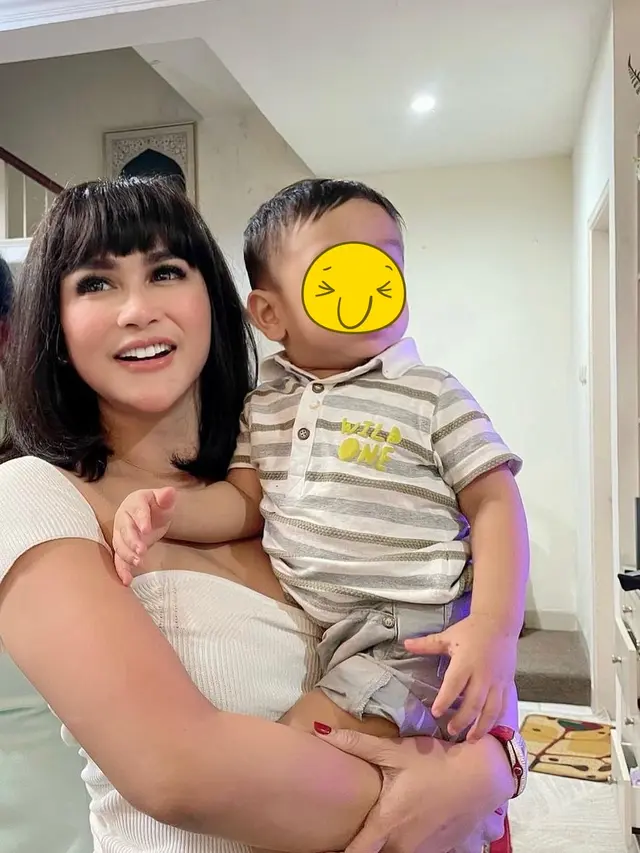 6 Potret Bebizie Dandan Mirip Vanessa Angel, Sampai Dipanggil 'Mami' oleh Gala Sky