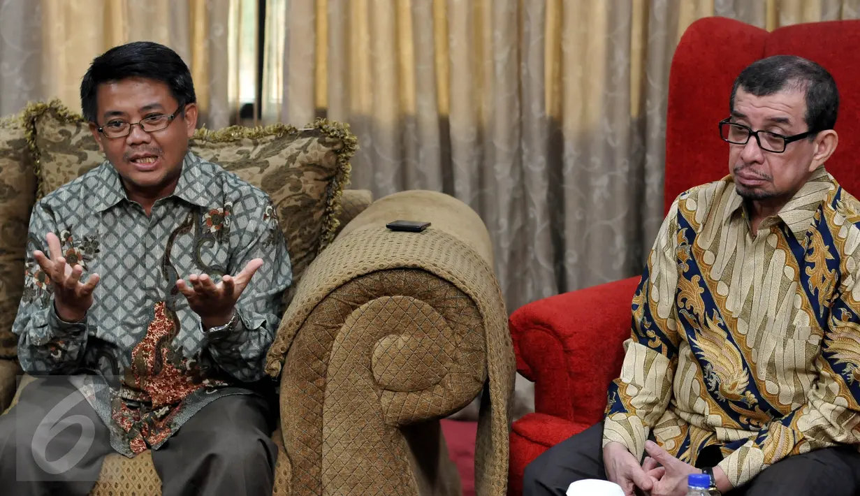 Ketua Majelis Syuro PKS Salim Segaf Al Jufri (kanan) bersama Presiden PKS, Sohibul Imam saat berkunjung ke Kantor Muhammadiyah, Jakarta, Rabu (6/1/2015). Kunjungan tersebut untuk mendengar aspirasi dari Muhammadiyah. (Liputan6.com/Johan Tallo)