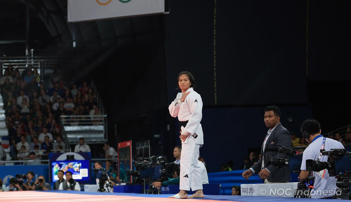 <p>Atlet judo putri Indonesia, Maryam March Maharani bersiap jelang menghadapi pejudo Mozambik, Jacira Ferreira pada laga babak 32 besar kelas 52 kg putri Olimpiade Paris 2024 di Champ-de-Mars Arena, Paris, Minggu (28/7/2024). Maryam March Maharani menang 10-0, namun ahirnya tersingkir di babak 16 besar setelah kalah dari pejudo Kosovo, Distria Krasniqi. (Dok. NOC Indonesia/Naif Muhammad Al'as)</p>