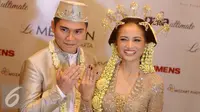 Acha Septriasa dan Vicky Kharisma resmi menjadi sepasang suami istri. (Helmi Affandi/Liputan6.com)
