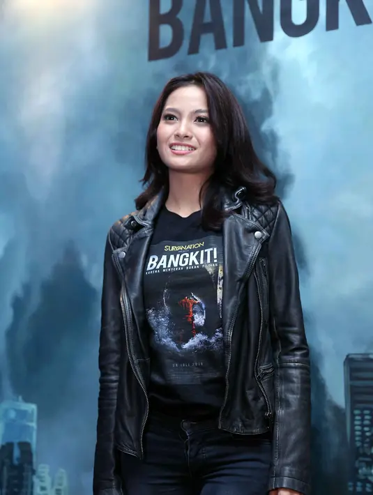 "Ini merupakan disaster movie pertama di Indonesia yang pakai full CGI, hampir 1357 shot pakai teknik CGI. Tapi bukan cuma CGI aja andalannya. Cerita juga tentang edukasi," ujar Acha Septriasa. (Nurwahyunan/Bintang.com)