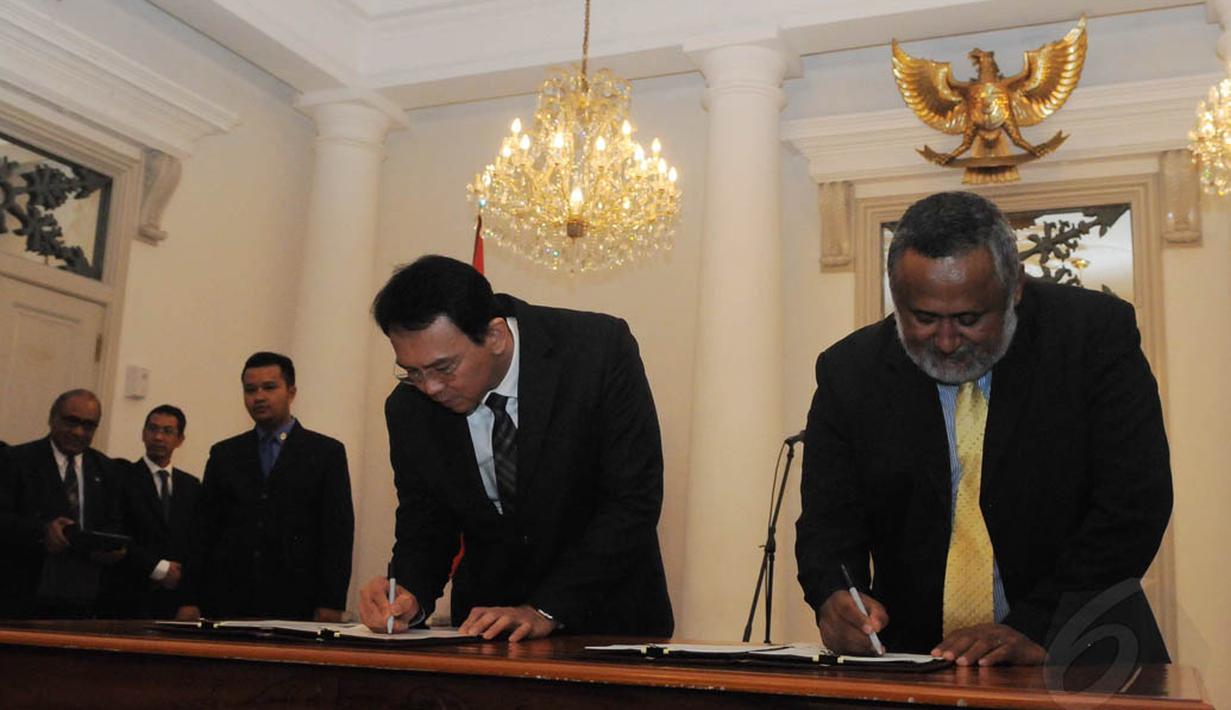 Kerja sama itu ditandai dengan penandatanganan kesepakatan di Balai Kota Jakarta, (22/9/14). (Liputan6.com/Herman Zakharia)