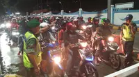 Kemarin Malam, Arus Balik Pelabuhan Merak Ramai Lancar