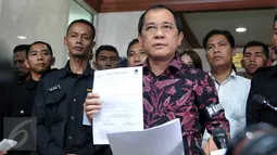 Anggota F-Partai Nasdem DPR Akbar Faizal memberikan keterangan pers terkait penonaktifan dirinya sebagai anggota MKD jelang putusan kasus pelanggaran kode etik Ketua DPR Setya Novanto di Senayan, Jakarta, Rabu (16/12/2015). (Liputan6.com/Johan Tallo) 