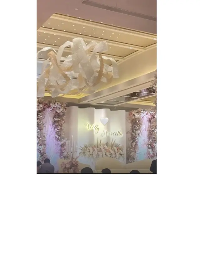8 Potret Pernikahan Marcella Daryanani, Gunakan Gaun Bertabur Swarovski