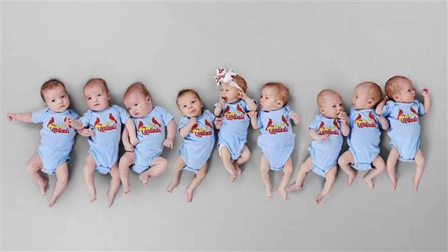 3 pasang bayi kembar 3 yang lahir di rumah sakit Dr Michael bekerja | Photo: Copyright today.com