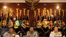 Kapolri, Jenderal Pol Badrodin Haiti (tengah) memberikan keterangan terkait pengungkapan kasus teror Jakarta di Mabes Polri, Jakarta, Jumat (22/1/2016). Kapolri mengungkap barang bukti hasil pengembangan kasus teror. (Liputan6.com/Helmi Fithriansyah)