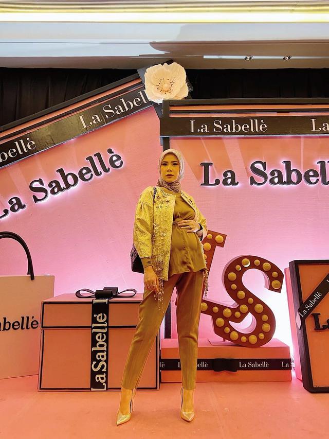 Jelang Lahiran, Ini 6 Potret Cynthia Ramlan Pamer Baby Bump di Kehamilan Ketiga