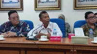 Ketua Ikatan Pengusaha Konveksi Bandung (IPKB) Nandi Herdiaman menyoroti berlakunya Peraturan Menteri Perdagangan (Permendag) Nomor 8 Tahun 2024. Menurutnya aturan itu malah membuka kembali keran impor pakaian jadi yang dikhawatirkan menggerus pasar industri lokal dalam negeri.