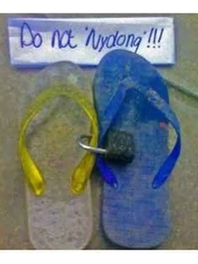 6 Potret Sandal Jepit Dipasang Gembok Anti Maling, Bikin Geleng Kepala