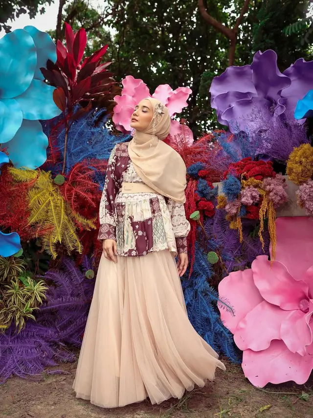 8 Ide OOTD Hijab Rok Tutu dari Tasyi Athasyia hingga Citra Kirana