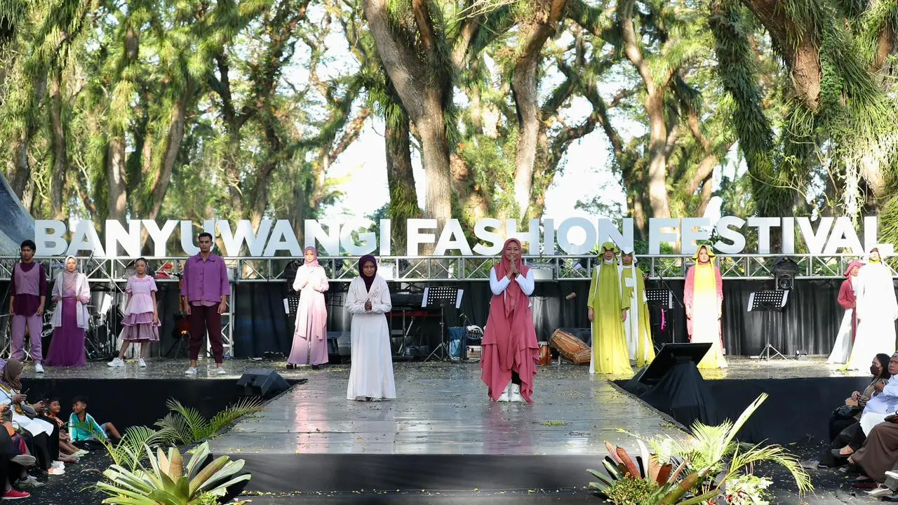Banyuwangi Fashion Festival yang digelar di De Djawatan, Banyuwangi. (Hermawan/Liputan6.com)