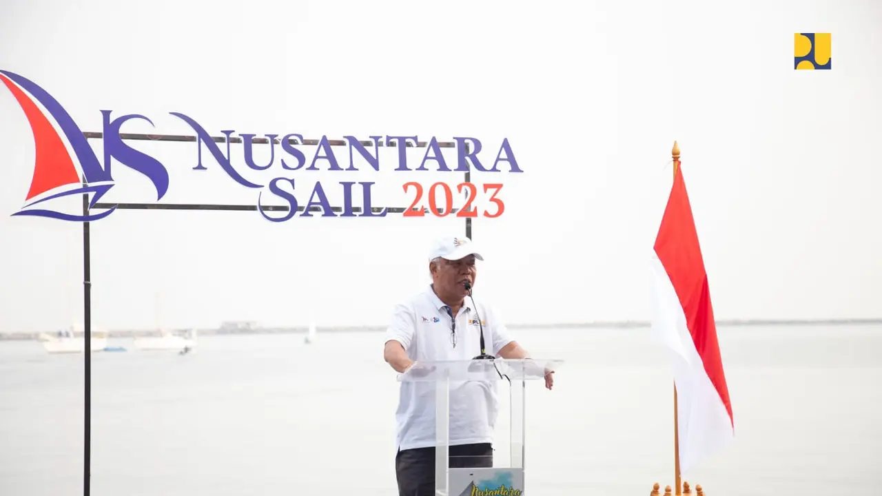 Menteri Pekerjaan Umum dan Perumahan Rakyat (PUPR) Basuki Hadimuljono melepas para peserta Nusantara Sail 2023 di Pantai Ancol, Jakarta Utara, Sabtu (9/9/2023). (Dok Kementerian PUPR)