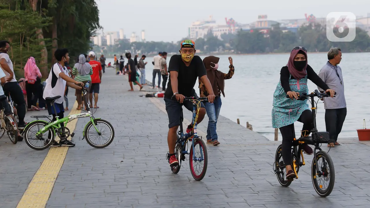 Pesepeda Lintasi Pedestrian Danau Sunter