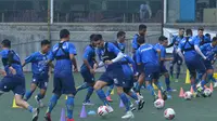Skuat Persib Bandung melakukan latihan jelang laga ujicoba kontra tim Malaysia, Melaka United. (Bola.com/Erwin Snaz)