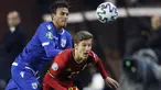 Pemain Timnas  Siprus, Matija Spoljaric berebut bola dengan gelandang Timnas Belgia, Yari Verschaeren pada laga Grup I Kualifikasi Piala Eropa 2020 di Cardiff City Stadium, Selasa (19/11/2019). Timnas Belgia memetik kemenangan telak dengan skor 6-1 kala menjamu Siprus. (AP/Francisco Seco)