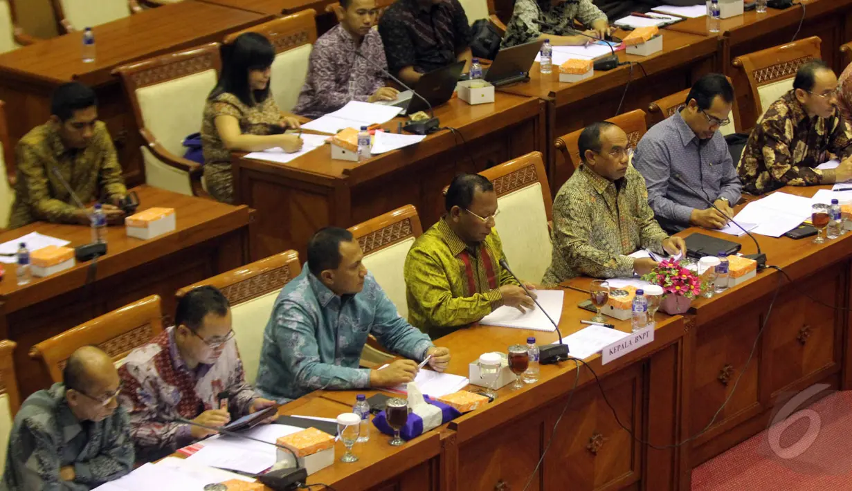 Suasana rapat dengar pendapat antara BNPT dengan Komisi III, Jakarta, Rabu (27/5/2015). DPR meminta penjelasan terkait dengan koordinasi antar lembaga dalam pemberantasan tindak pidana terorisme. (Liputan6.com/Helmi Afandi)