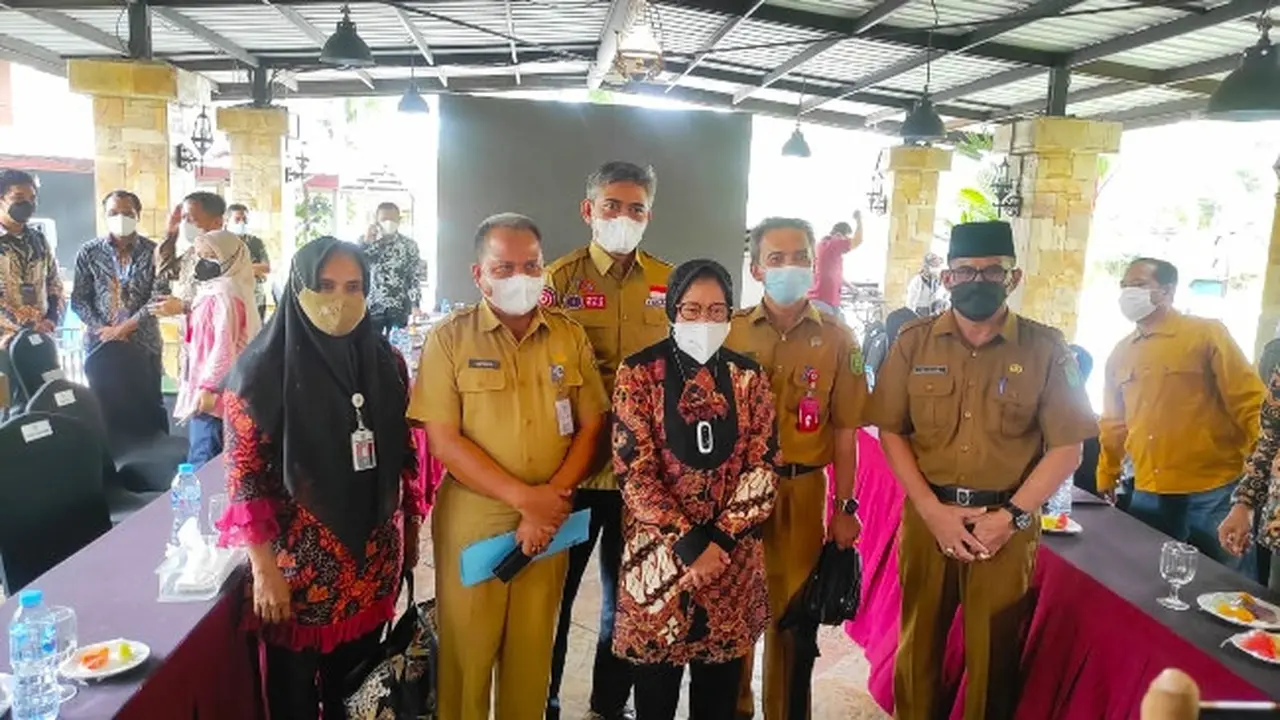 Menteri Sosial Tri Rismaharini saat berkunjung ke Kota Pekanbaru, Riau.