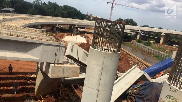 FOTO: Hancur Tertimpa Girder, Begini Kondisi Truk Proyek