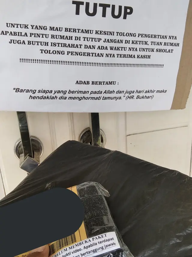 6 Potret Kurir Lagi Apes Saat Antar Paket Ini Kasihan