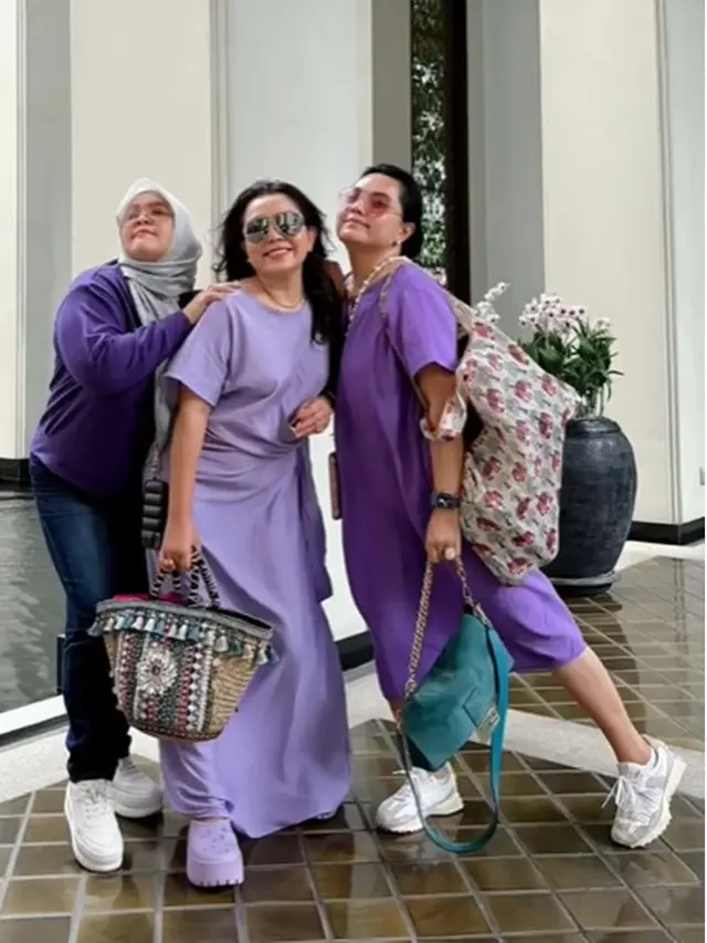 6 Potret Mayangsari Bareng Dua Saudara Perempuannya, Tampil Kompak Awet Muda