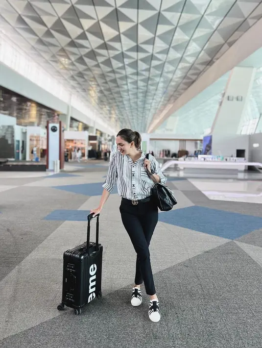 <p>Donna Agnesia dan Darius Sinathrya selalu sukses mencuri perhatian netizen. Selain dikenal sebagai pasangan yang romantis, keduanya kerap jadi inspirasi menjalankan pola hidup sehat. (Instagram/dagnesia)</p>
