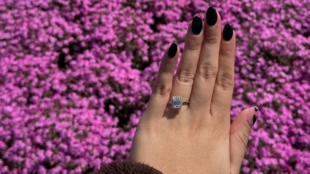 5 Potret Ranty Maria Pamer Cincin Berlian di Jari Manis, Tanda Segera Dinikahi Rayn Wijaya Usai Setahun Dilamar?