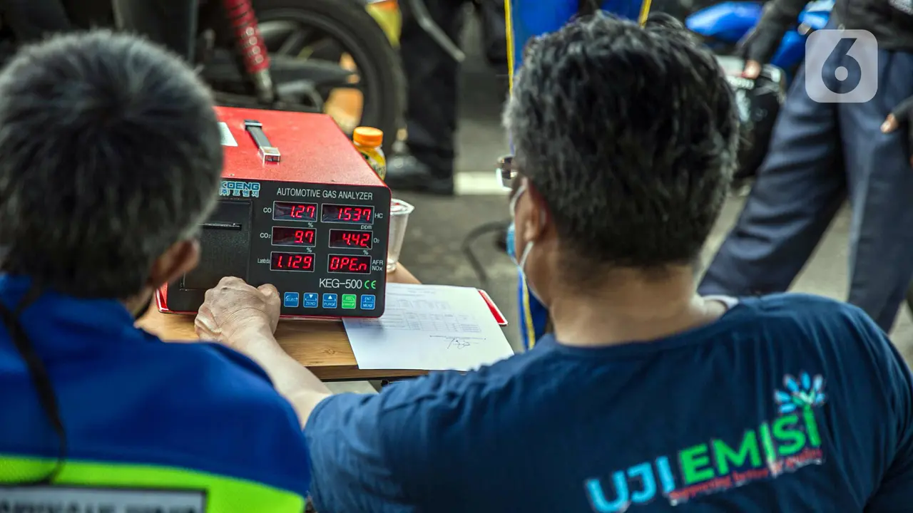 FOTO: Kurangi Polusi Udara, Uji Emisi Gas Buang Kendaraan Digelar di Jakarta