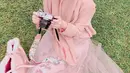 Larissa Chou diketahui memilki bisnis baju muslimah dengan brand 'Dress Larissa'. Enggak heran kalau gaya outfitnya jadi inspirasi banyak kalangan. (Liputan6.com/IG/@larissachou)