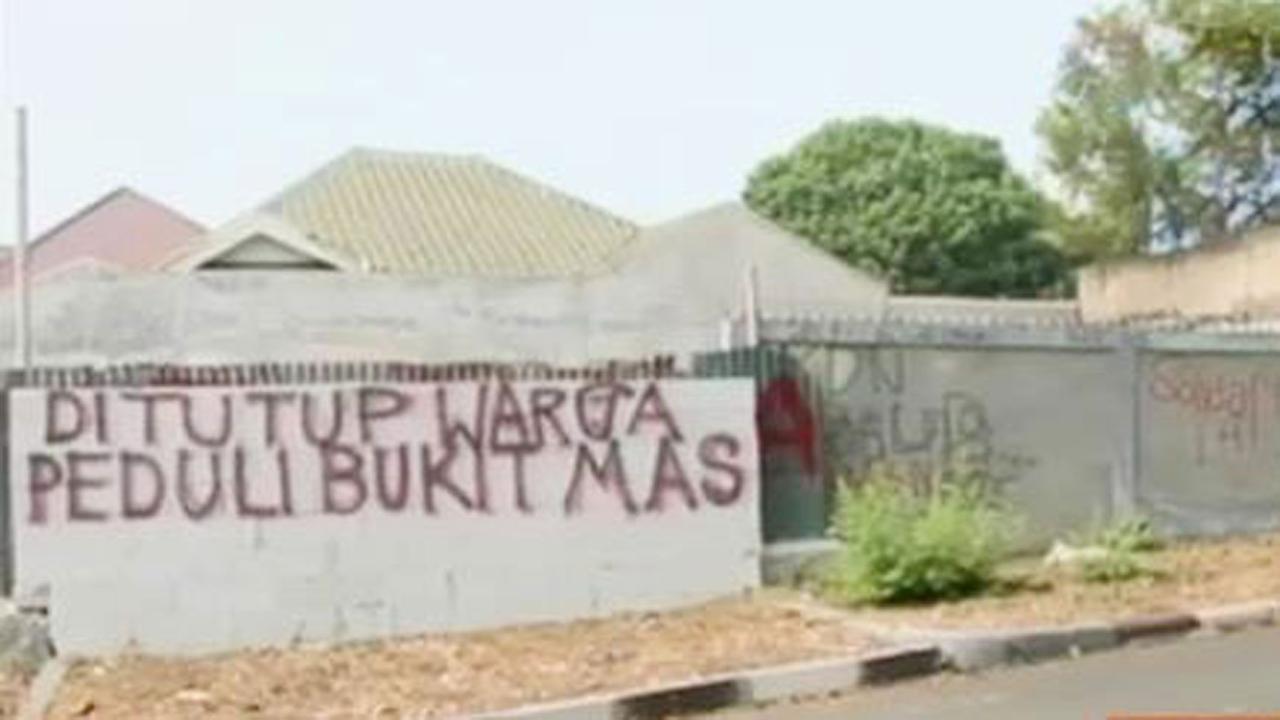 Dianggap Salahi Aturan, Rumah di Bintaro Ditembok Warga