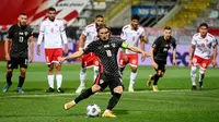 Luka Modric - Motor serangan Real Madrid ini masih dipercaya Timnas Kroasia mengisi lini tengah mereka. Pemain 35 tahun ini akan bermain dengan Ivan Rakitic, Mateo Kovacic, dan Marcelo Brozovic. (Foto: AFP/Denis Lovrovic)