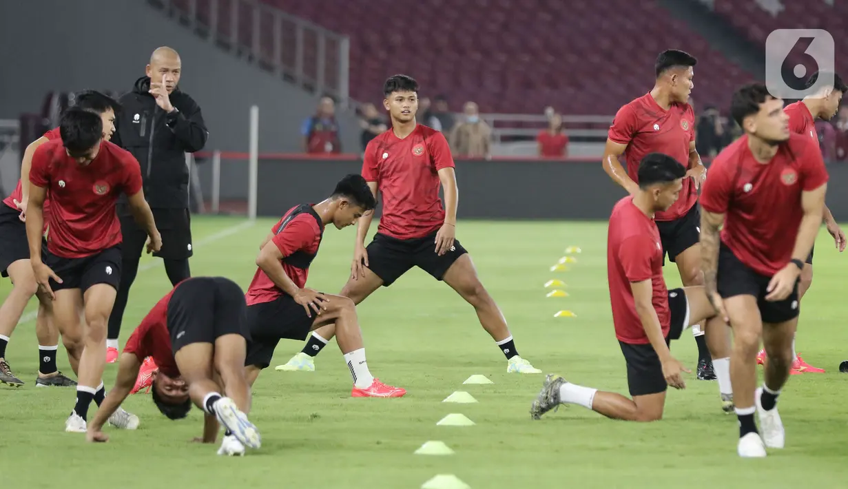 Setibanya di Stadion GBK, pemain langsung mengikuti sesi latihan. (Liputan6.com/Helmi Fithriansyah)