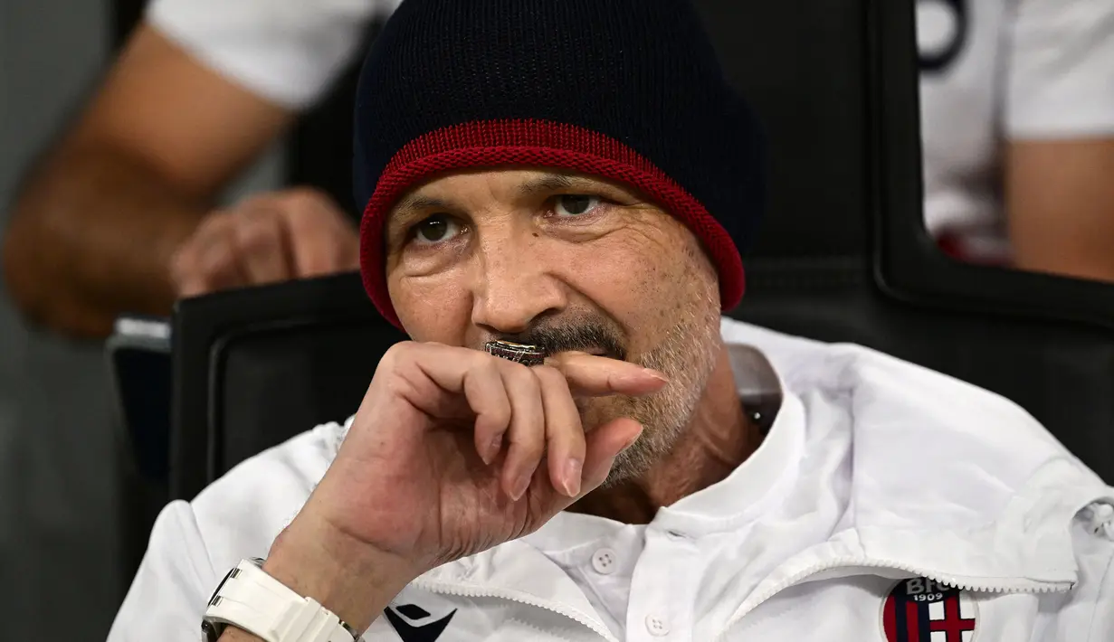 Kondisi Mihajlovic sempat memburuk pada Maret 2022. Hal itu tidak menutup kemungkinan berimbas pada hasil buruk yang dialami Bologna pada awal musim ini. (AFP/Miguel Medina)