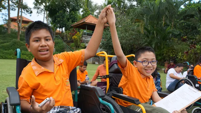 YPK Bali konsisten memberi terapi ke anak-anak difabel (Foto: Mina Megawati)