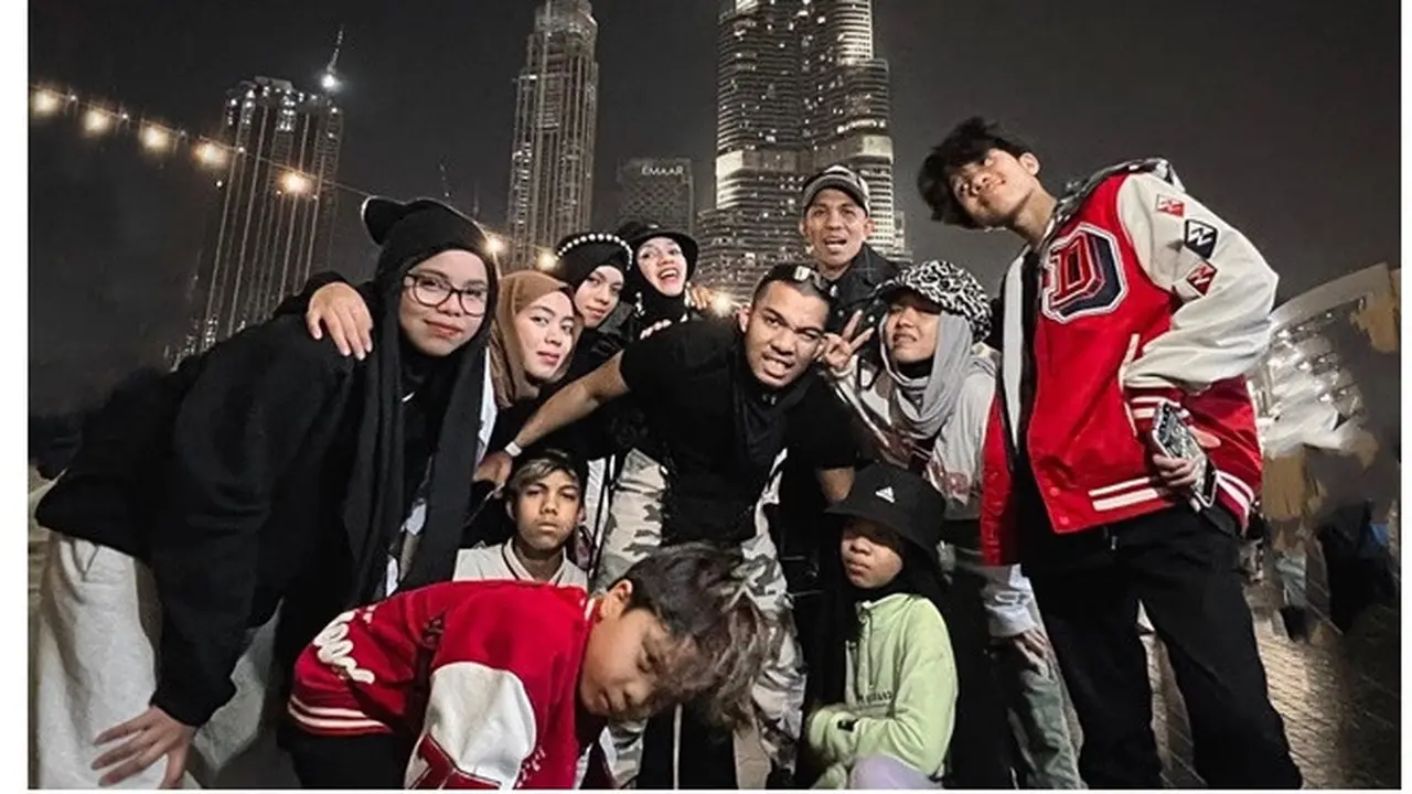 6 Potret Keluarga Halilintar Liburan di Dubai, Seru Banget