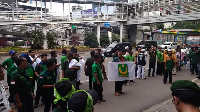 Massa PBB di depan Bawaslu Jakarta