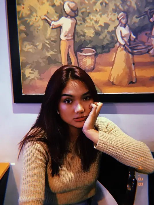 Marion Jola memang dikenal sebagai salah satu muda berbakat di Indonesia. Usianya baru 17 tahun, akan tetapi ia mempunyai suara emas. (Foto: instagram.com/lalamarionmj)