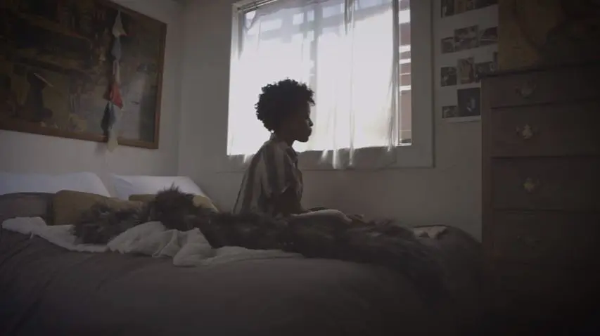 Kamu bisa ngomong sendirian tanpa dianggap kenapa-napa. (Via: youtube.com)