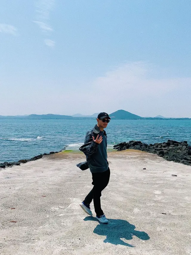 6 Potret Afgan di Korea Selatan, Pamer Keakraban Bareng B.I Eks iKON