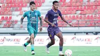Rifky Ray Farandi, salah satu pemain muda Persik, yang penampilannya makin berkembang di BRI Liga 1 2024/2025. (Bola.com/Gatot Sumitro)