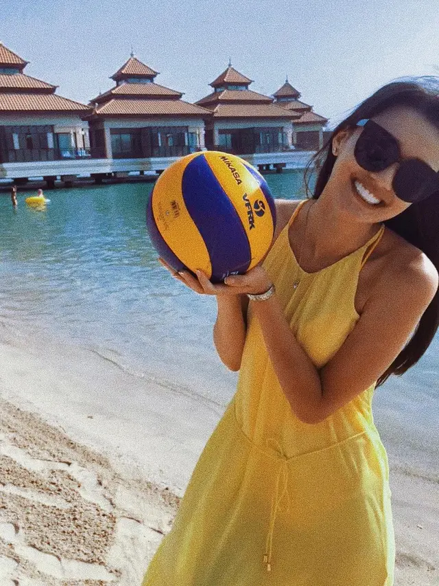 Sempat Viral, Ini 6 Potret Terbaru Pevoli Cantik Sabina Altynbekova